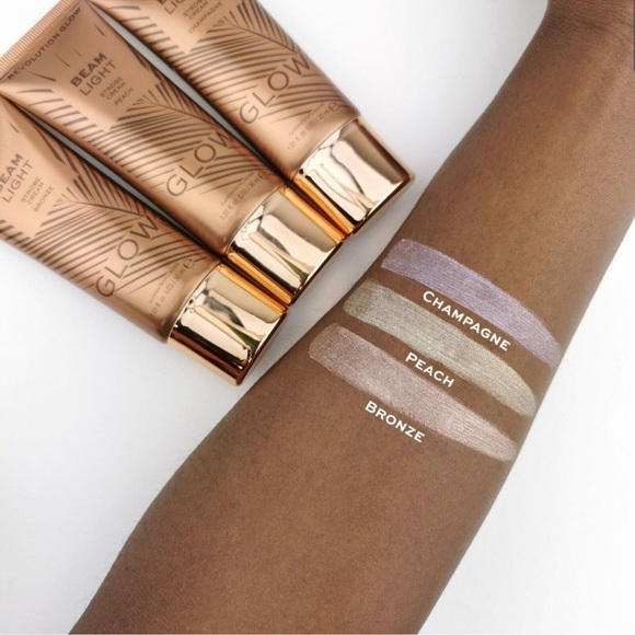 BRONZE | Revolution Glow Beam Light Strobe Cream (30ml / 1.01 fl. oz.) - Picture 3 of 3